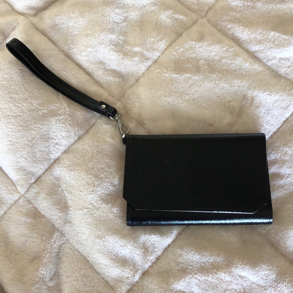 Black wristlet